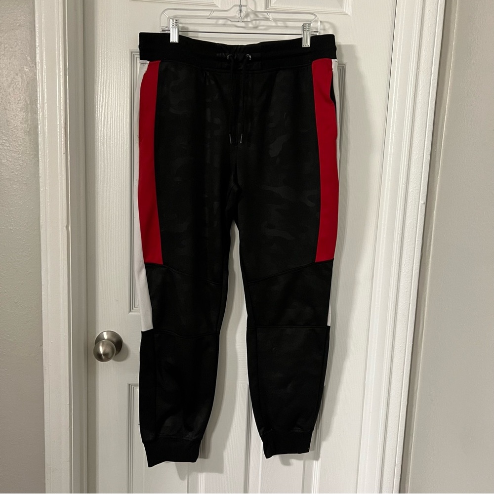 Switch Remarkable Mens Black, Red, White Joggers size Large